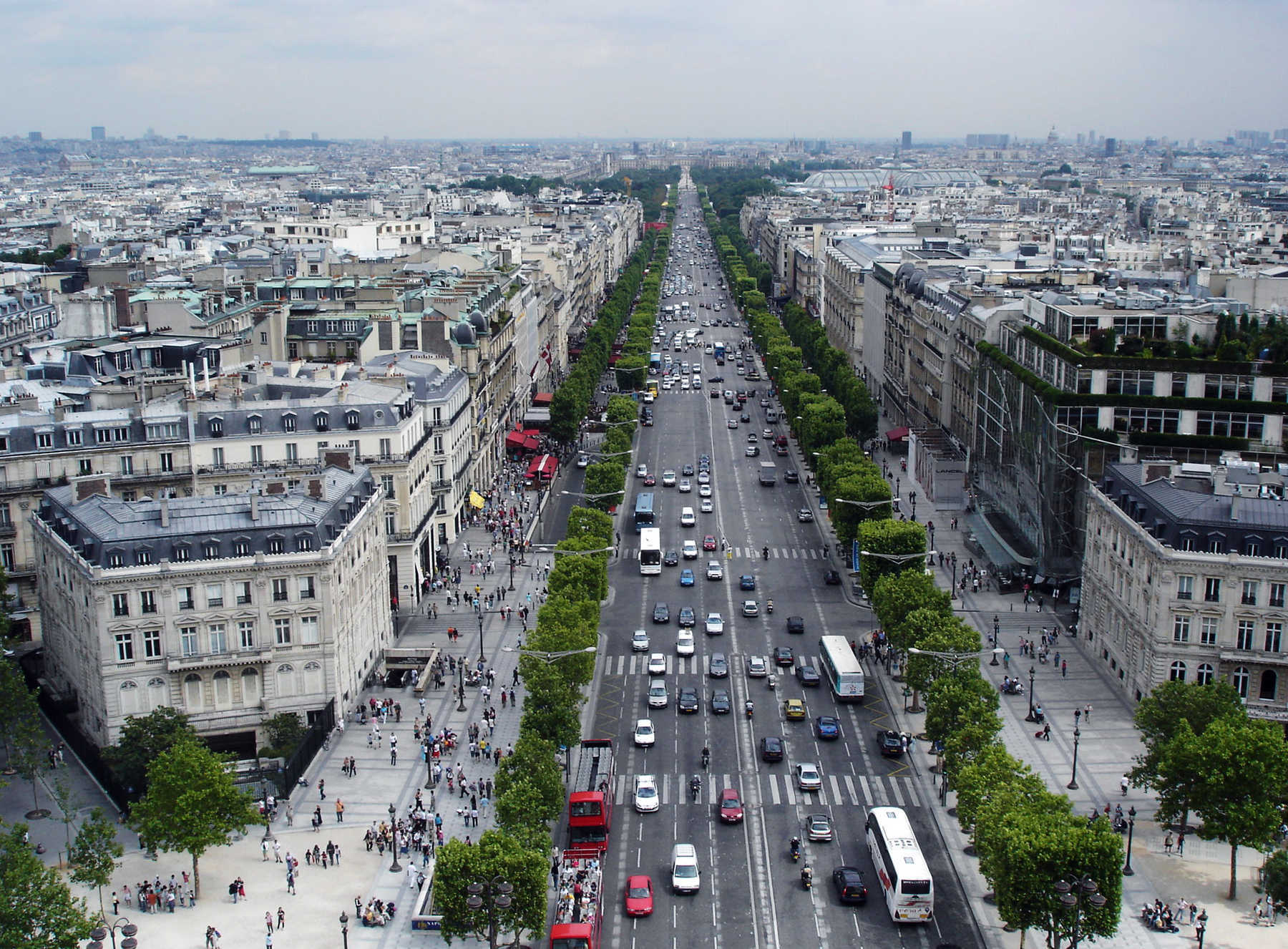 Paris's Champs-Elysées slowly reawaken, sadly empty of tourists