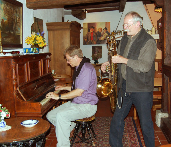Rick jams with guesthouse host Norry Raidel, Rothenburg ob der Tauber, Germany