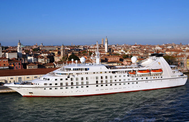 Cruise ship, Venice, Italy
