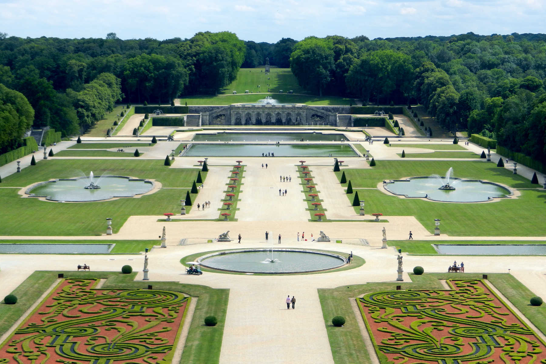 Fontainebleau Palace Chateau De Fontainebleau and Gardens Outside