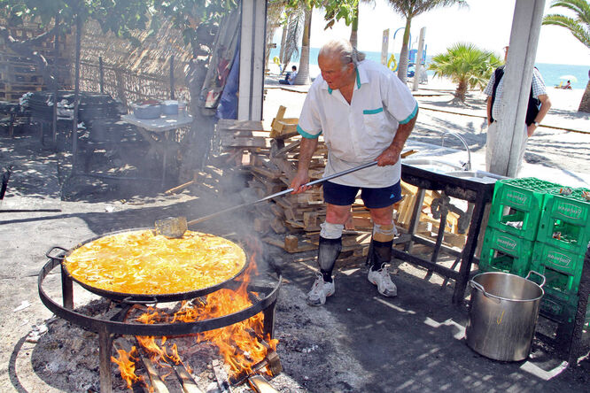 Making paella, Nerja