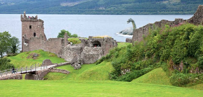 Urquhart Castle, Scotland: Visitor's Guide of Loch Ness's Ancient