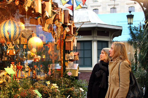 Window shopping, Paris, France