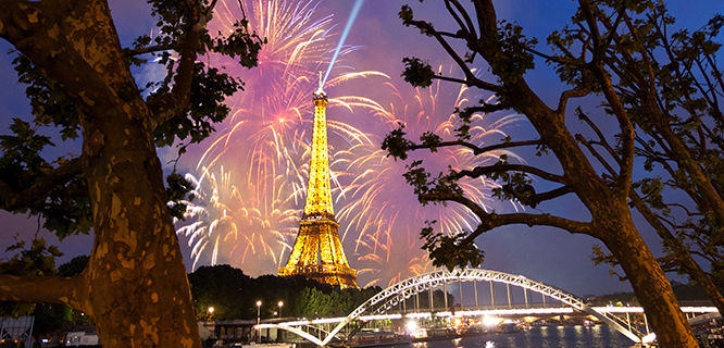 france-paris-eiffel-tower-fireworks