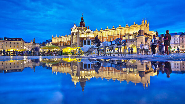 poland-krakow-night