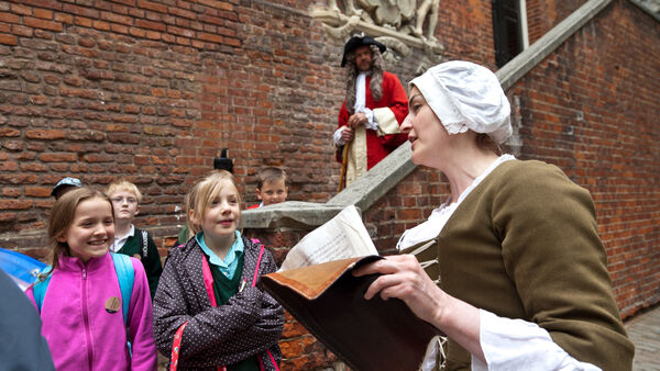 costumed Tower of London guide speaking to children