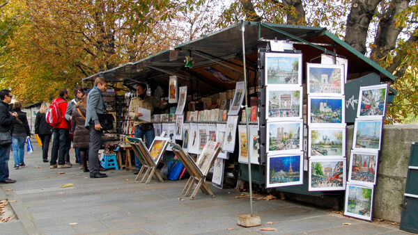 Bouquinistes along Seine River, Paris