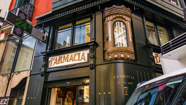 Sign for pharmacy, Pamplona, Spain