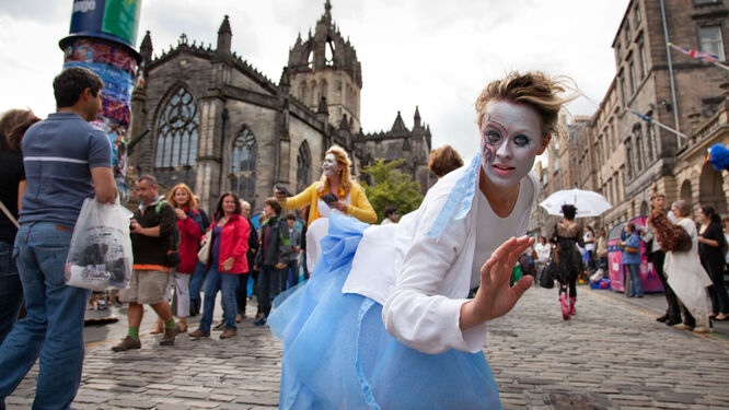 Street performer on the Royal Mile, Edinburgh