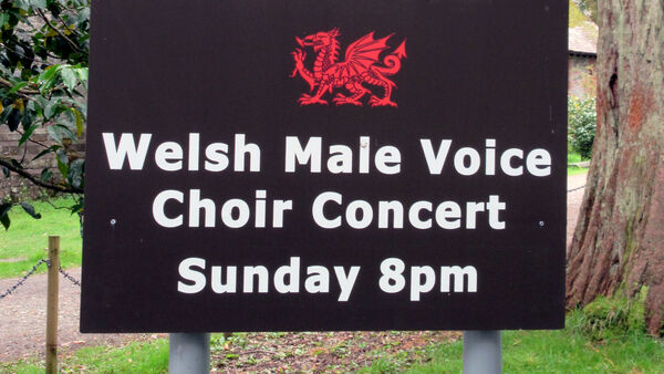 Conwy mens choir sign