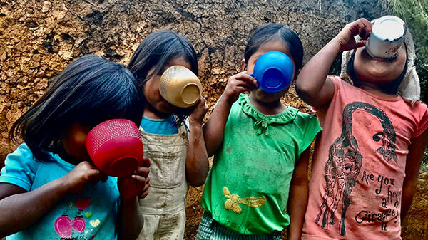 girls-drinking-water
