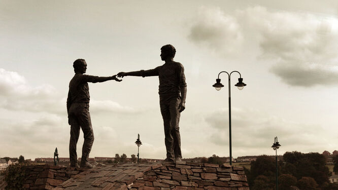 Hands Across the Divide sculpture, Derry