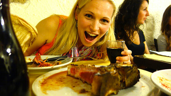 girl-eating-florentine steak