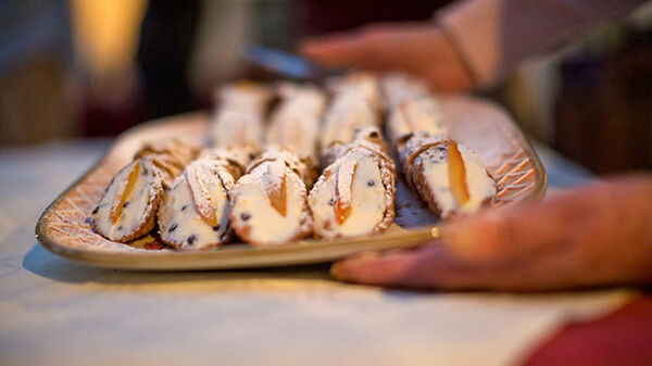 sicily-food-cannoli