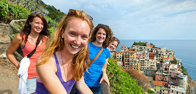 hiking-in-cinque-terre-italy