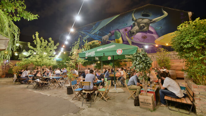 A summer night at a "ruin pub" in Budapest