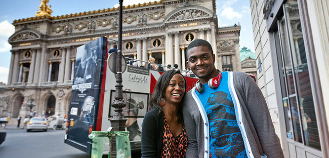 ouple-in-front-of-paris-opera-house