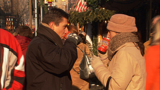 christmas-markets-couple-drinking-gluhwein