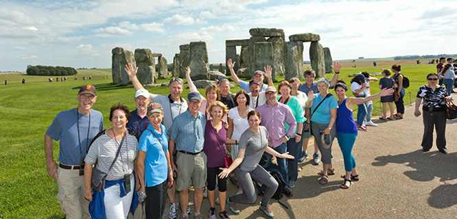 tour-group-at-stonehenge-england