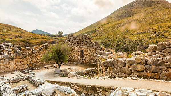 greece-mycenae-stone-dwelling