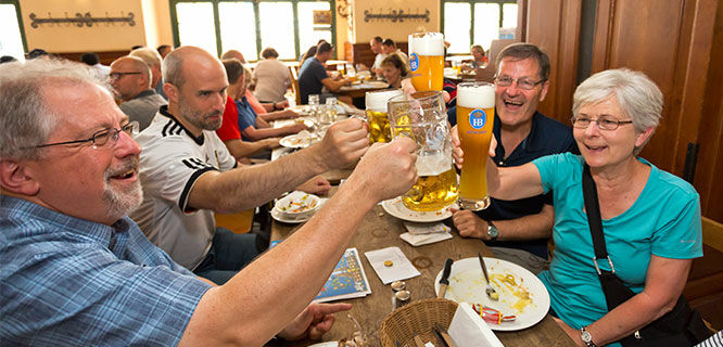 germany-munich-hofbrauhaus-group-toasting