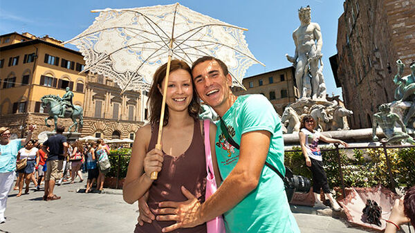 Young couple in Piazza Signoria, Florence