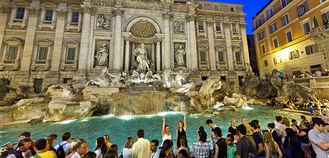 Crowd at Trevi fountain, Rome