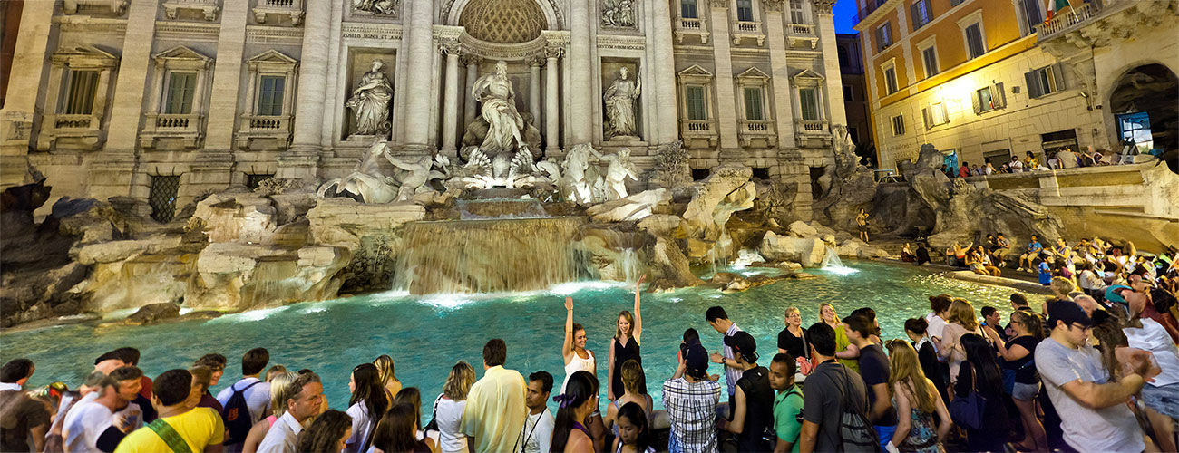 Crowd at Trevi fountain, Rome