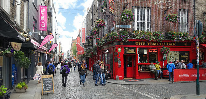 temple-bar-street-corner-in-dublin