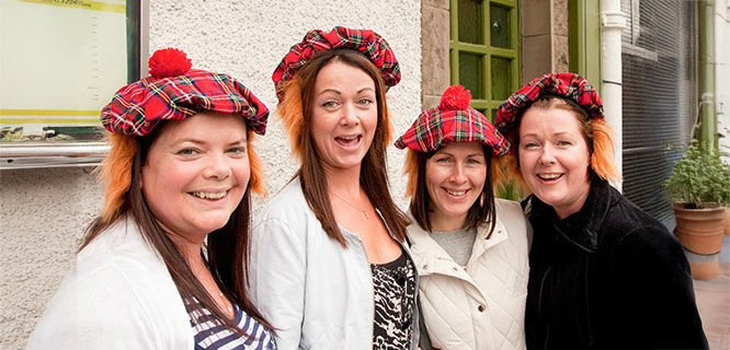 girls-wearing-tartan-tams-in-edinburgh-scotland