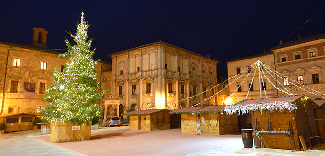 Christmas tree and decorations, Montepulciano, Italy