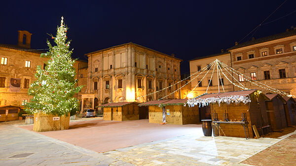 Christmas tree and decorations, Montepulciano, Italy