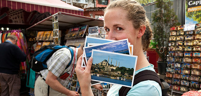 istanbul-old-town-girl-and-postcards