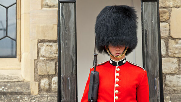 tower-of-london-beefeater