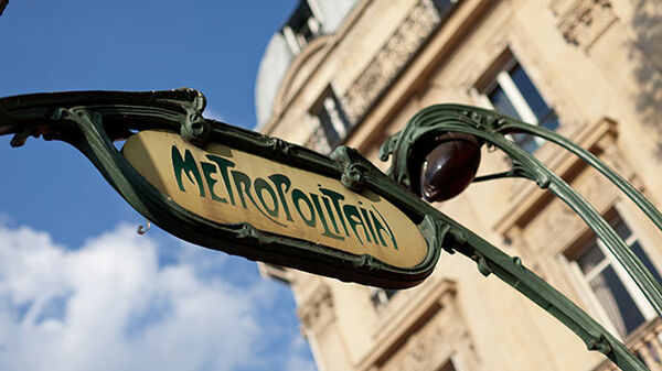 paris-metro-sign