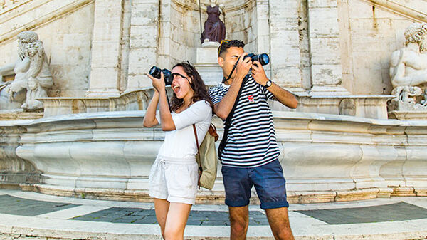 A couple with cameras in Rome