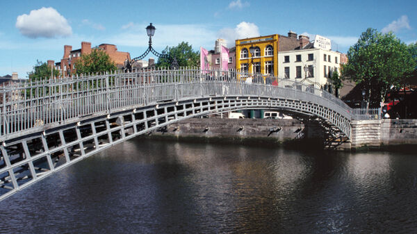 Ha'penny Bridge, Dublin, Ireland