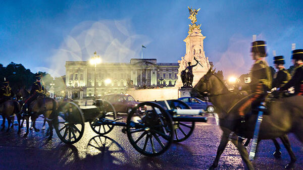 Horse and buggy at night, Buckingham Palace, London, England