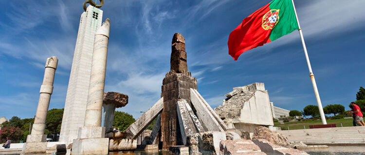Monument and Portuguese flag, Parque Eduardo VII, Lisbon, Portugal