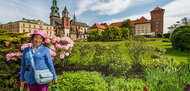 ladt at wavel castle gardens in krakpw