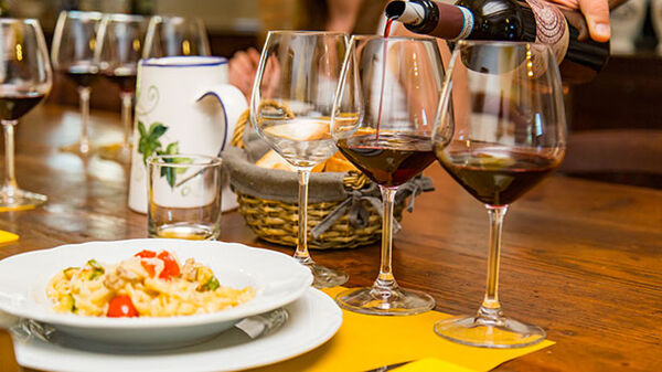 tuscany-wine-glassws-and-plate-of-food