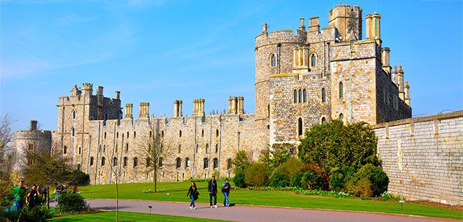 sideview-of-windsor-castle-england