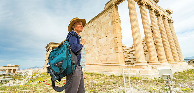 lady-wearing-hat-at-acropolis in athens