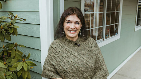 headshot of tour guide lolly spence