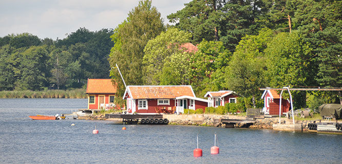 cpastline with red cottages