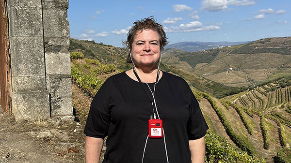 woman wearing black shirt and headphones