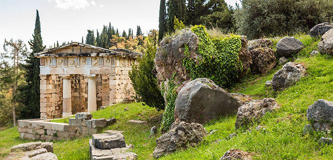 greek ruins in delphi