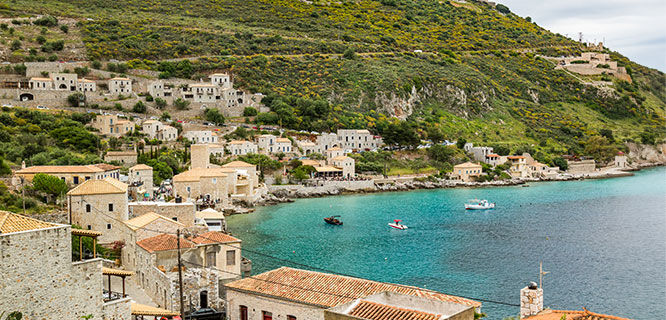 peninsula-coastline-and white-houses