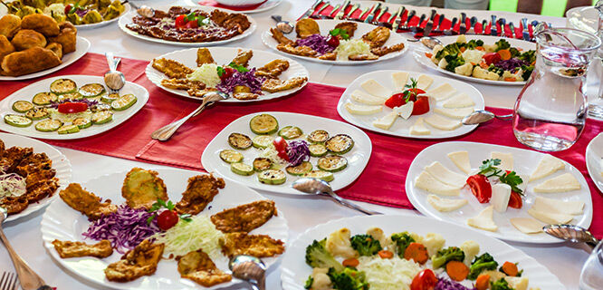 plates of bosnian food