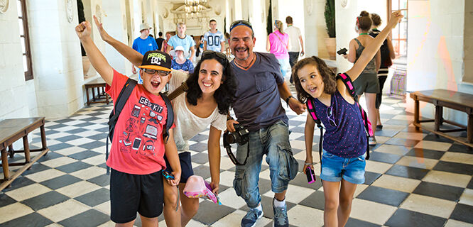 family-in-grand-hall=at-chenonceau-castle